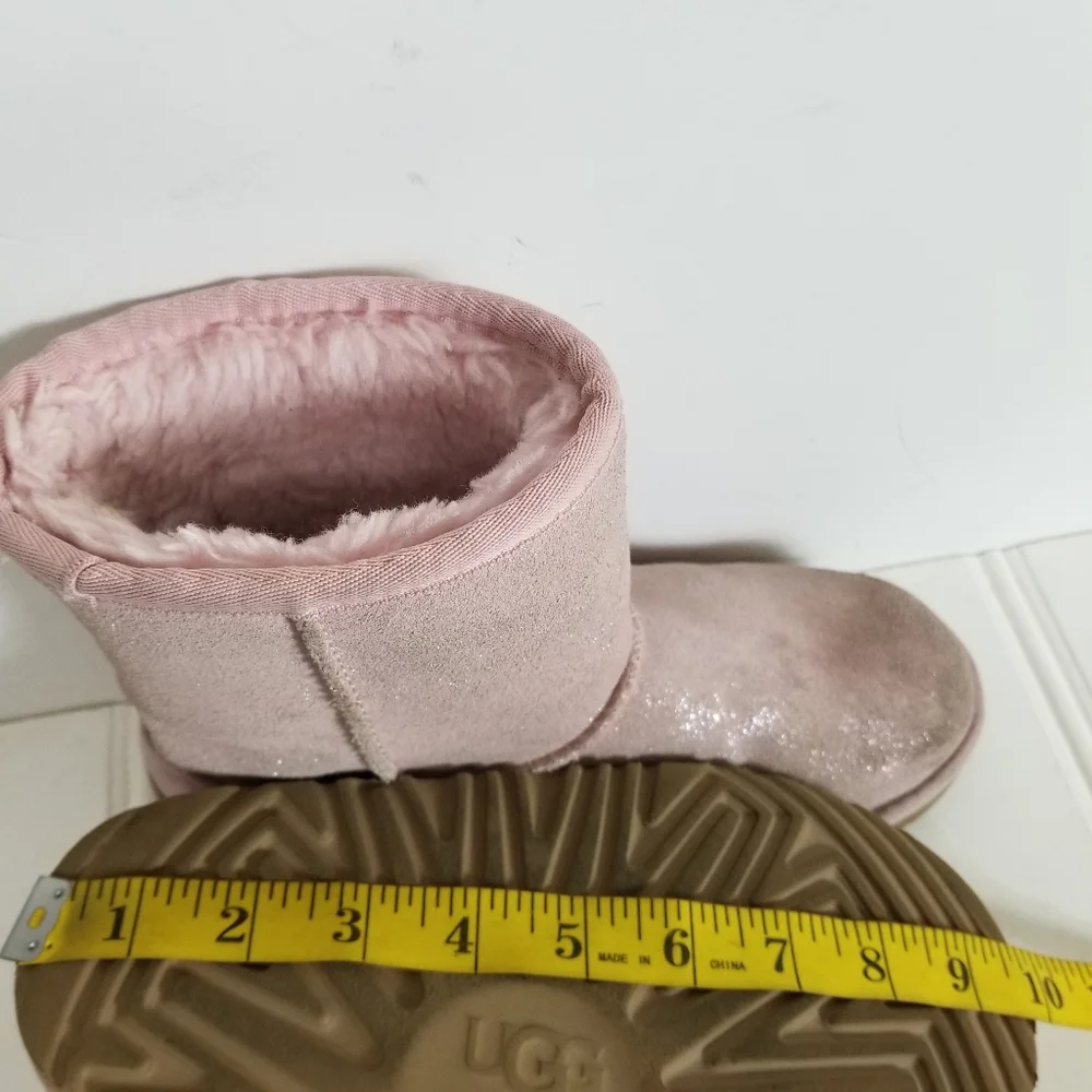 UGG Classic Short Boots Girls 3 Glitter Sheepskin Lined Winter Pink Suede Cozy